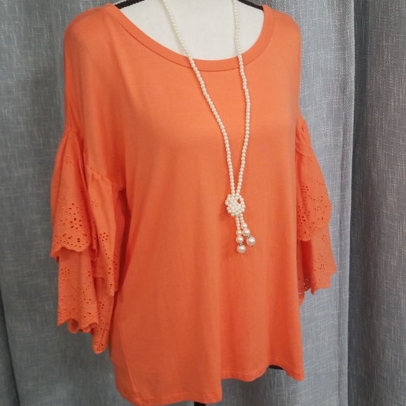 Beautiful Eyelet bell sleeves pullover NWT - Picture 1 of 5